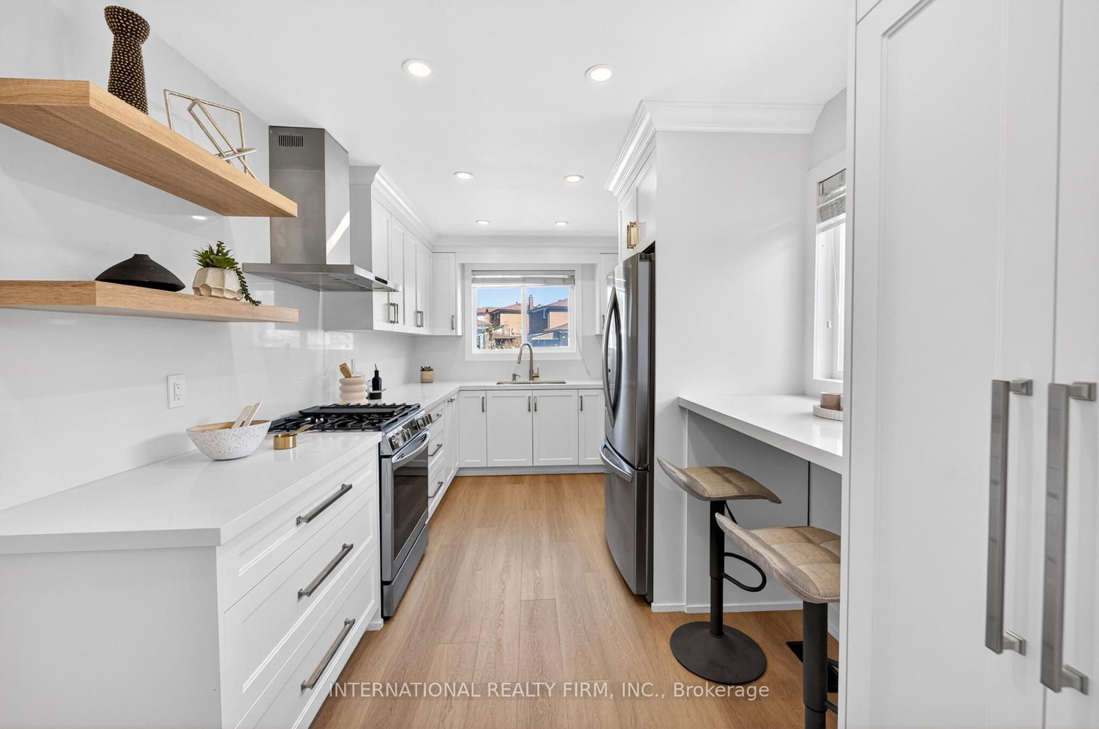 26 Dellbrook Crescent - Photo 3