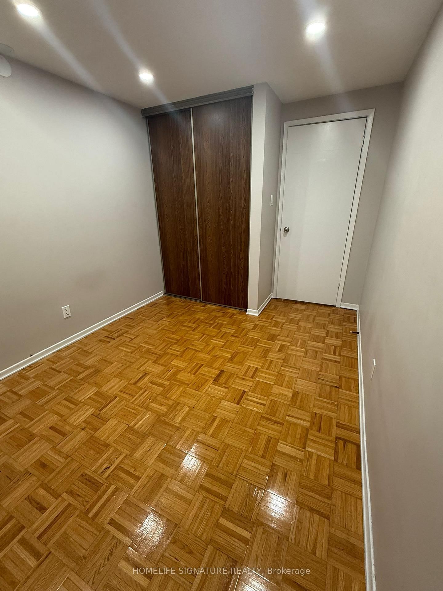 Townhouse for sale at 4 Carleton Place, Brampton, Ontario, L6T 3Z4 - Bramalea West Industrial - MLS: W12993954