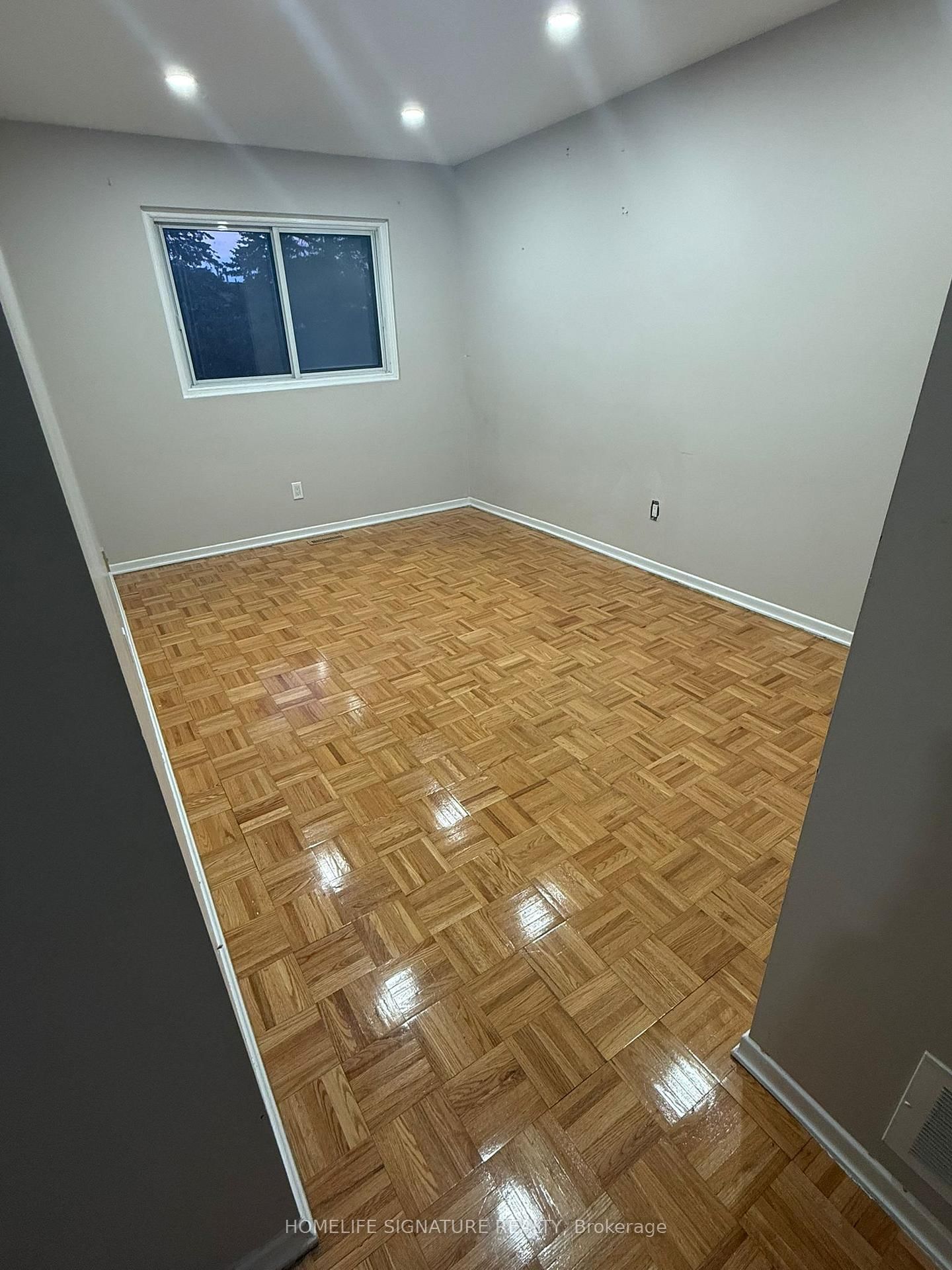 Townhouse for sale at 4 Carleton Place, Brampton, Ontario, L6T 3Z4 - Bramalea West Industrial - MLS: W12993954