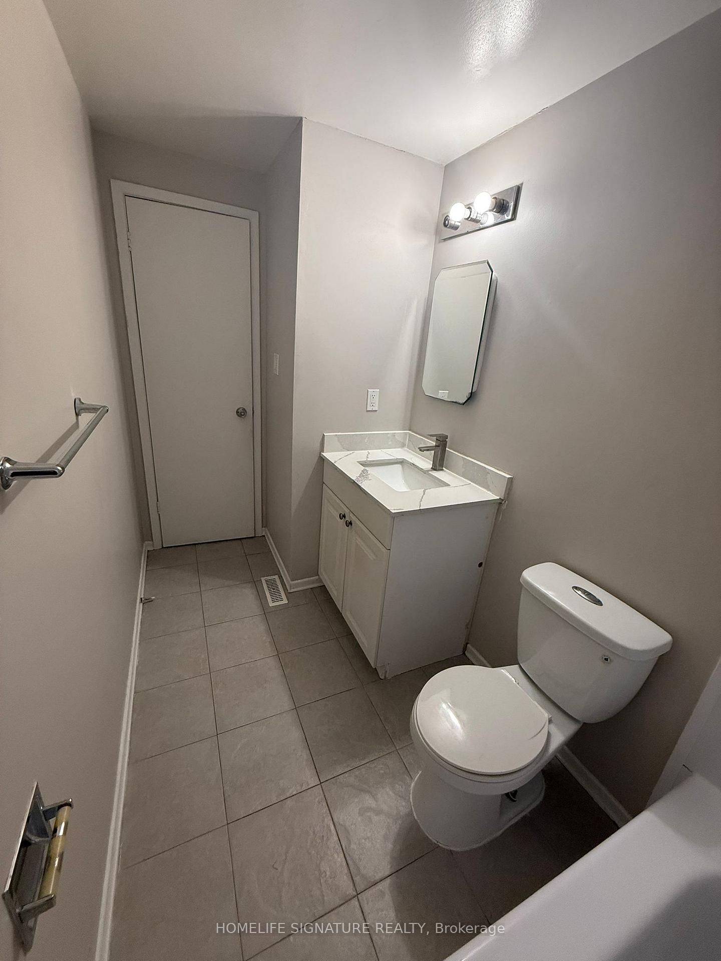 Townhouse for sale at 4 Carleton Place, Brampton, Ontario, L6T 3Z4 - Bramalea West Industrial - MLS: W12993954