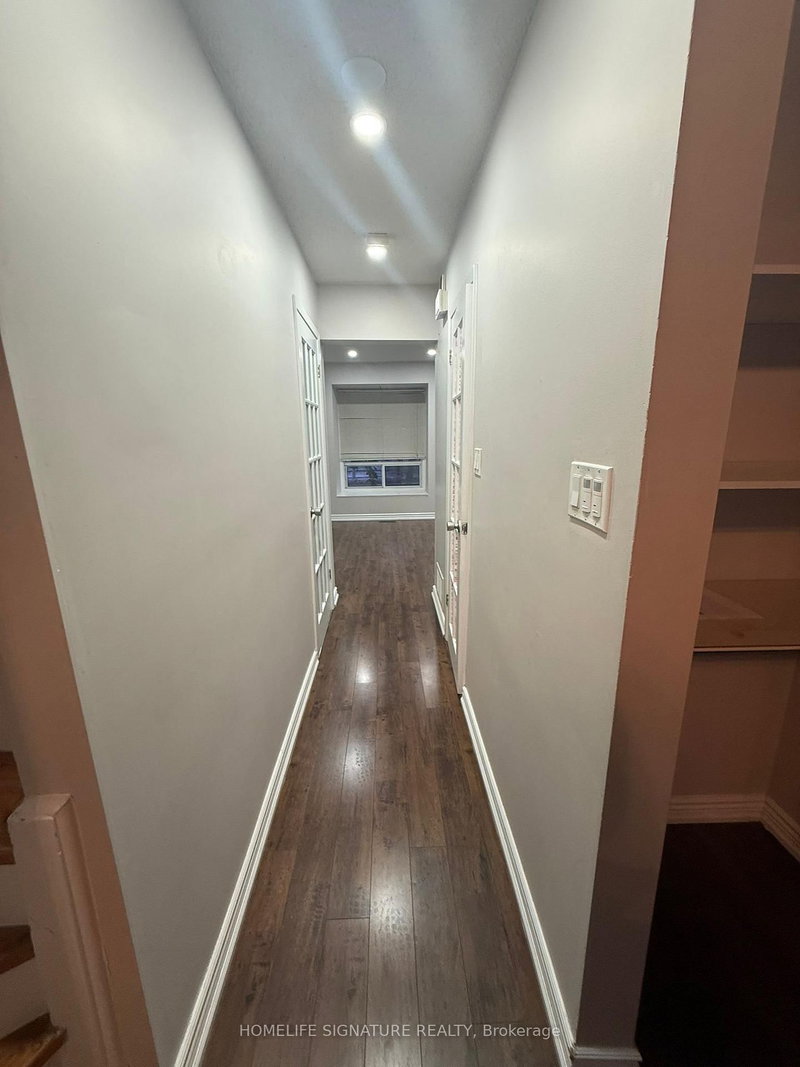 4 Carleton Pl, Brampton, L6T 3Z4 | Image 2