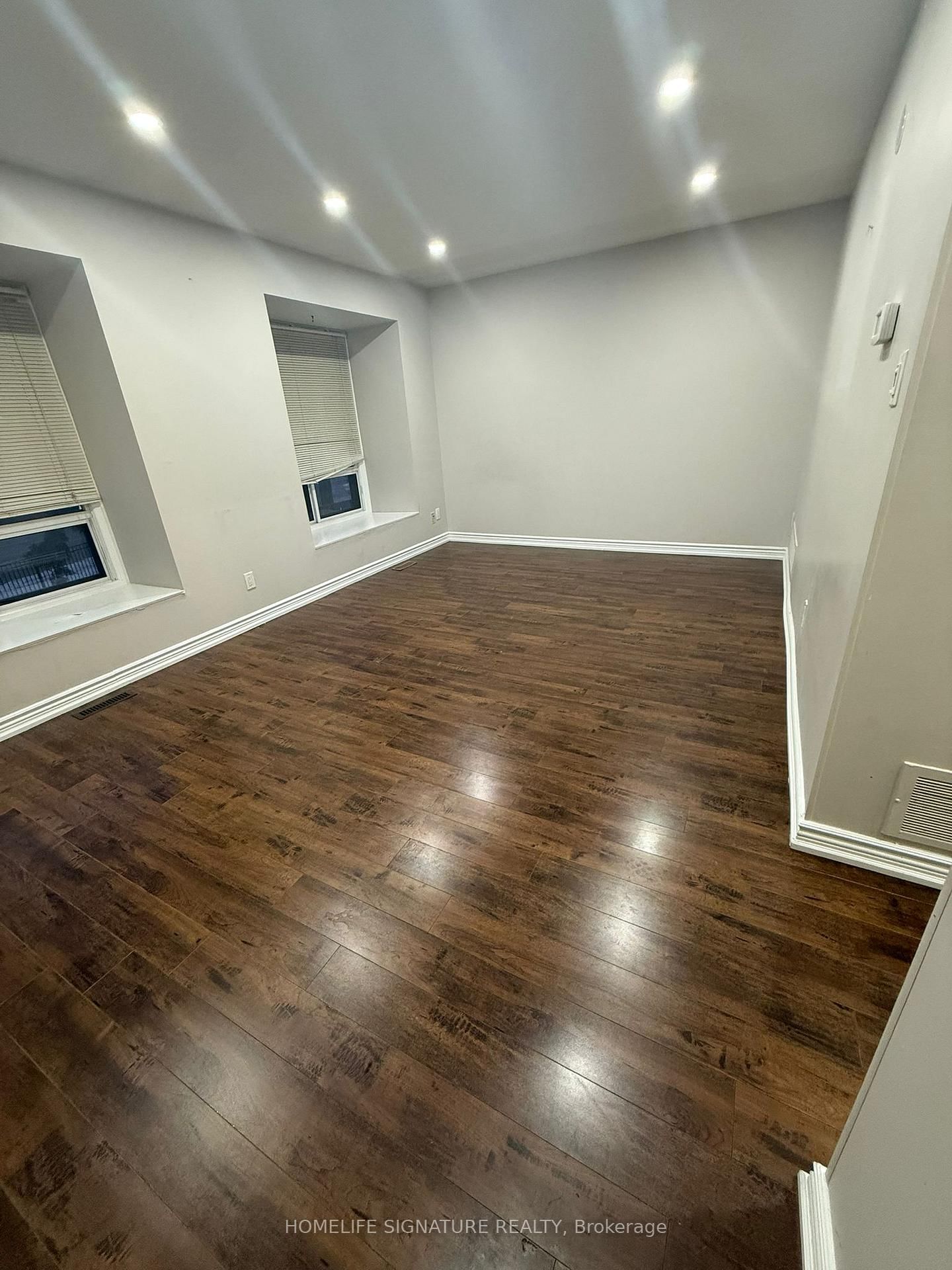 Townhouse for sale at 4 Carleton Place, Brampton, Ontario, L6T 3Z4 - Bramalea West Industrial - MLS: W12993954