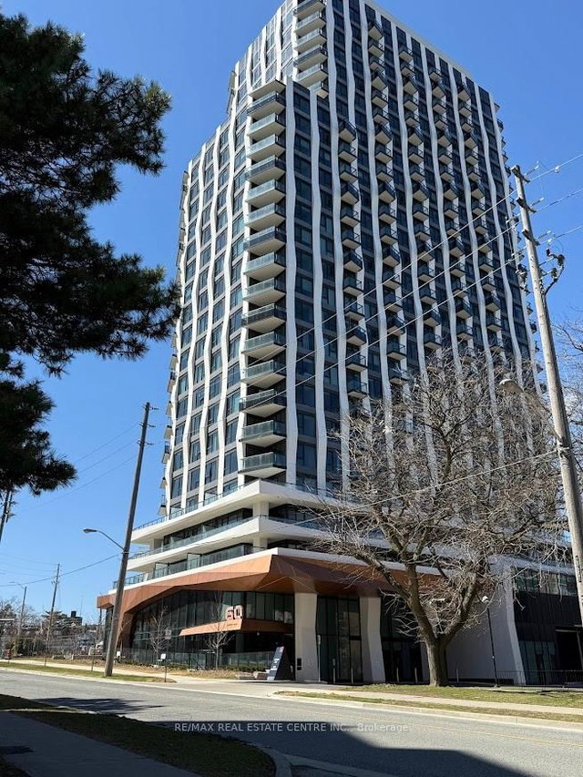 2004 - 60 Central Park Roadway Road