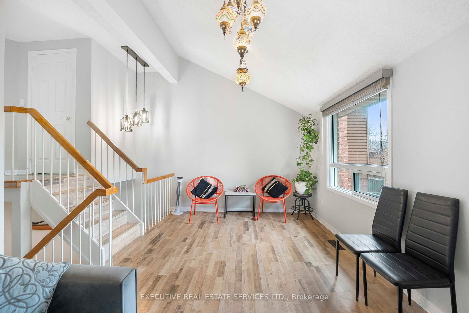 Detached House for sale at 21 Garden Avenue, Brampton, Ontario, L6X 1M4 - Brampton West - MLS: W12994044