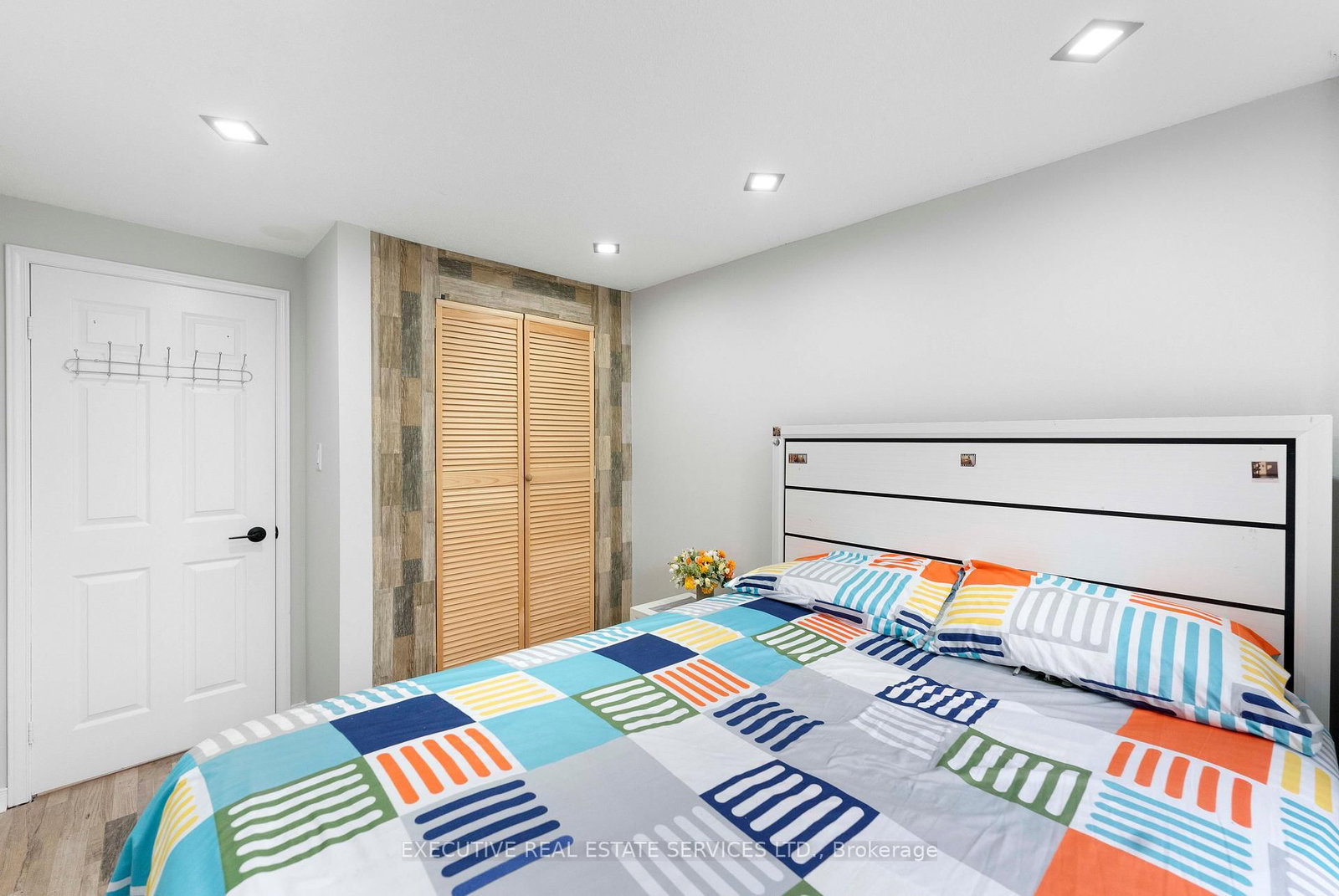 Detached House for sale at 21 Garden Avenue, Brampton, Ontario, L6X 1M4 - Brampton West - MLS: W12994044