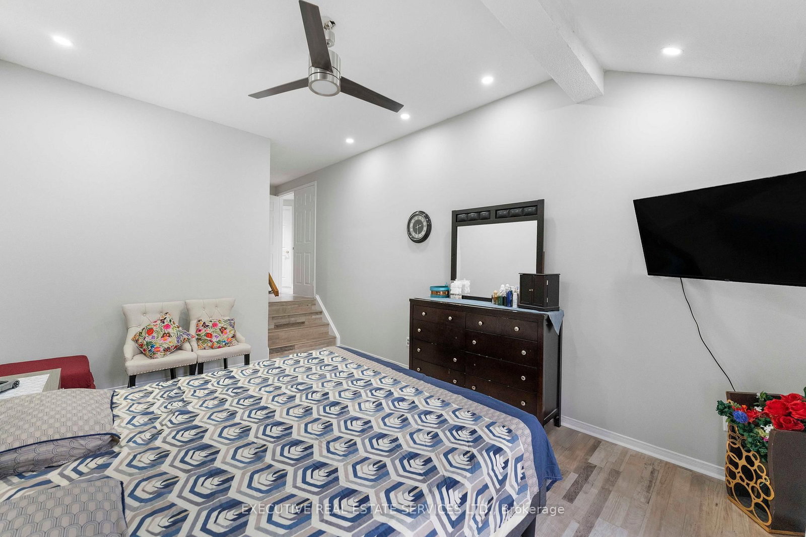 Detached House for sale at 21 Garden Avenue, Brampton, Ontario, L6X 1M4 - Brampton West - MLS: W12994044