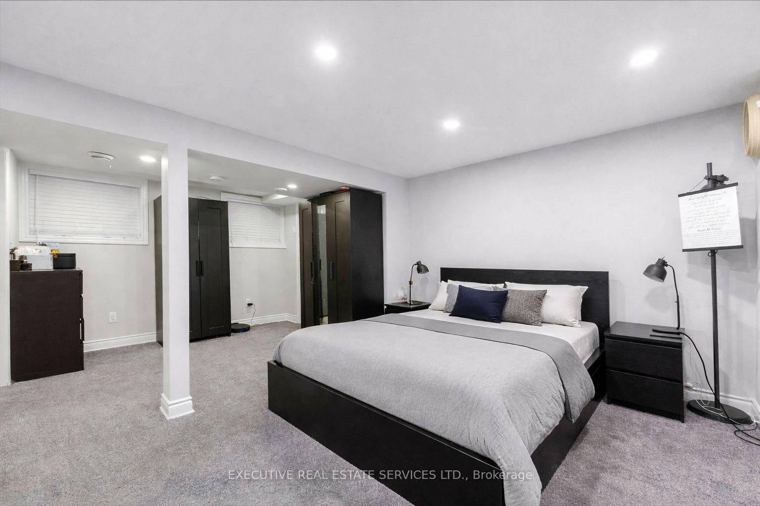 Detached House for sale at 21 Garden Avenue, Brampton, Ontario, L6X 1M4 - Brampton West - MLS: W12994044