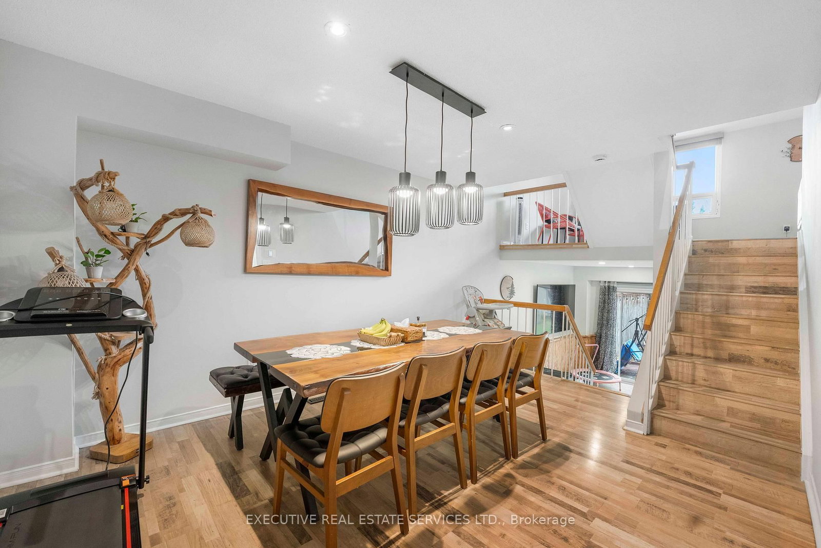 Detached House for sale at 21 Garden Avenue, Brampton, Ontario, L6X 1M4 - Brampton West - MLS: W12994044