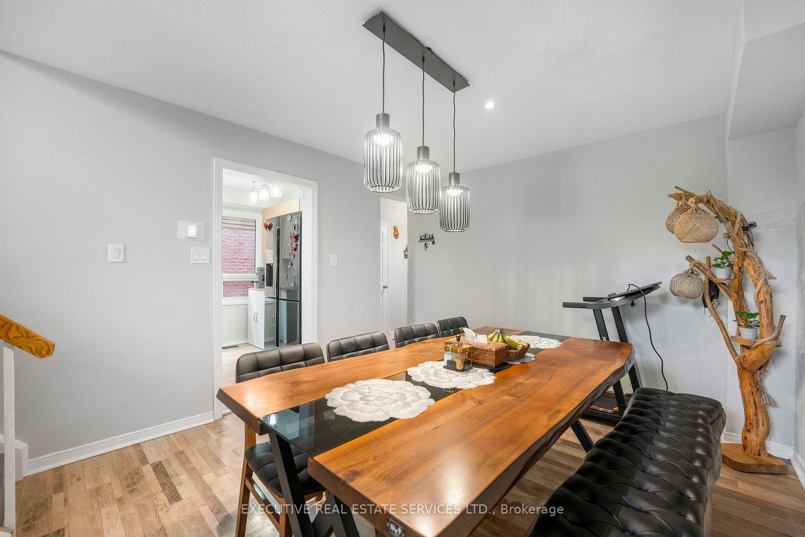 Detached House for sale at 21 Garden Avenue, Brampton, Ontario, L6X 1M4 - Brampton West - MLS: W12994044