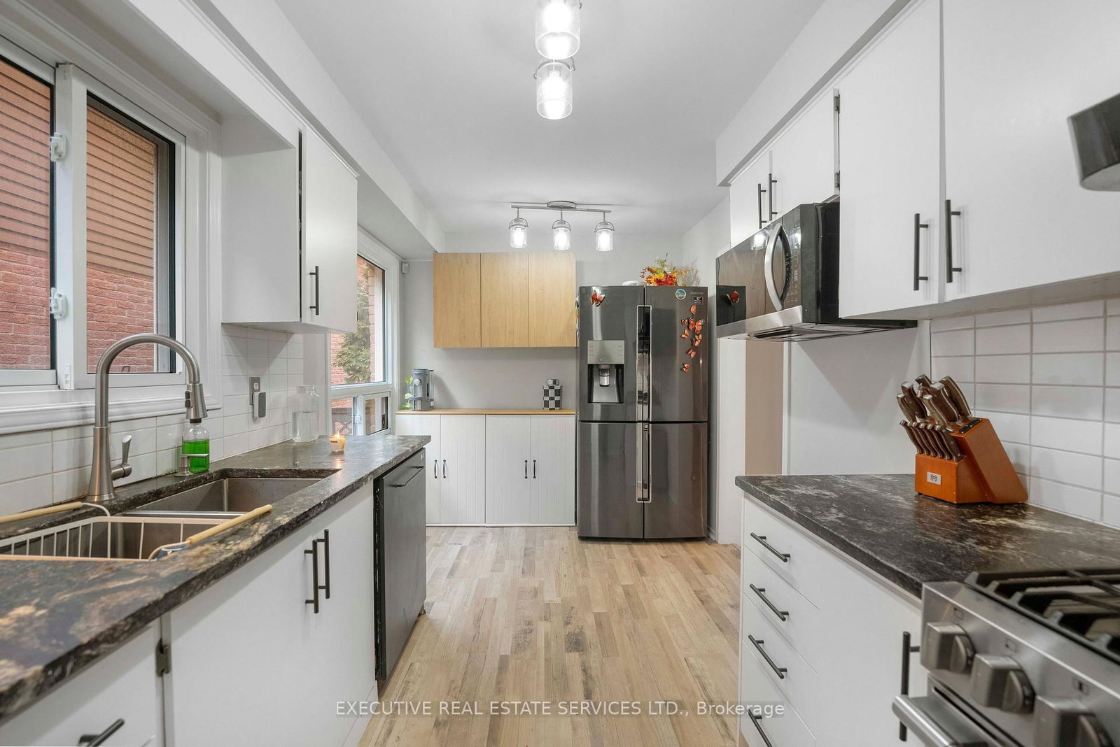 Detached House for sale at 21 Garden Avenue, Brampton, Ontario, L6X 1M4 - Brampton West - MLS: W12994044