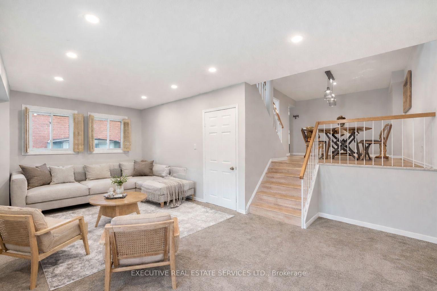 Detached House for sale at 21 Garden Avenue, Brampton, Ontario, L6X 1M4 - Brampton West - MLS: W12994044