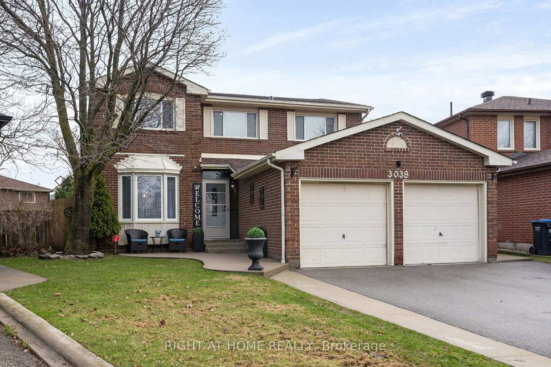 3038 Hillis Crt, Mississauga, L5N 5A4 | Image 2