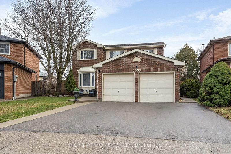 3038 Hillis Crt, Mississauga, L5N 5A4 | Image 3