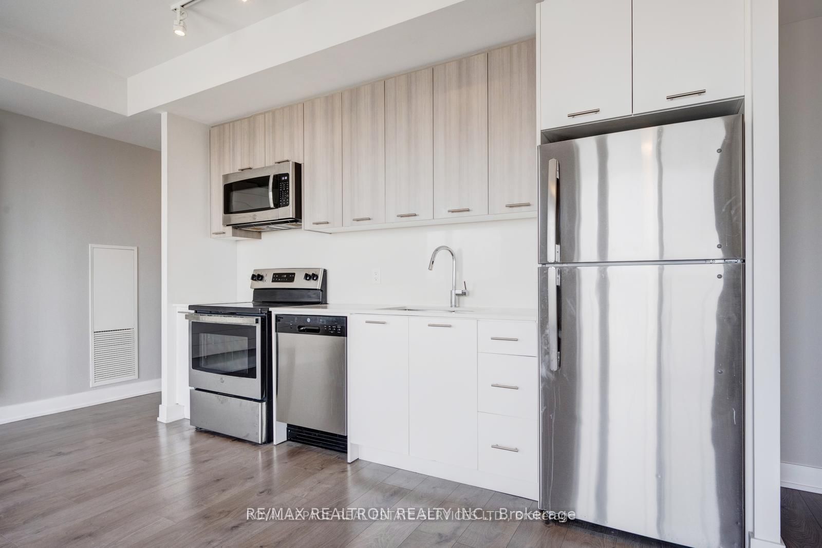 180 Veterans Drive, Unit 502 - Photo 20