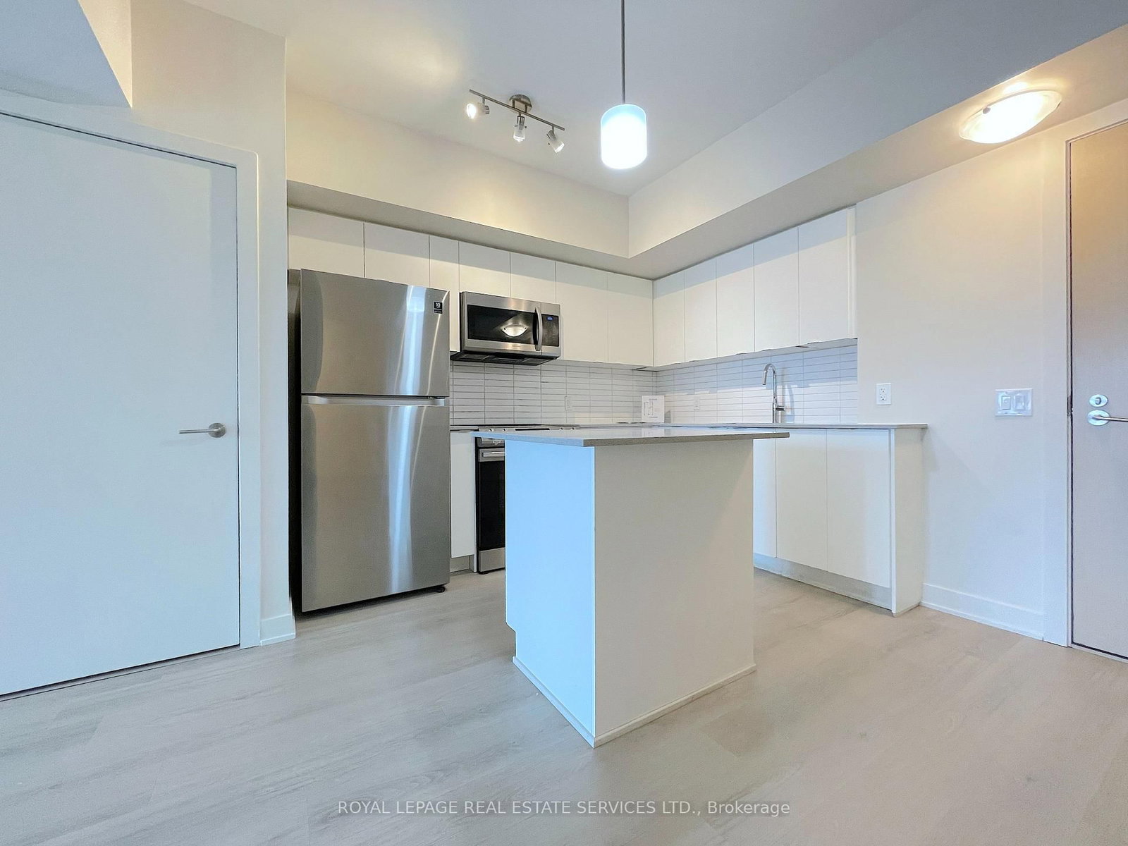 3385 Dundas Street W, Unit 606 - Photo 4