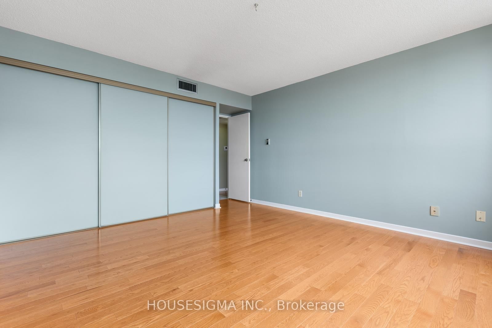 1300 Bloor Street, Unit 2010 - Photo 23