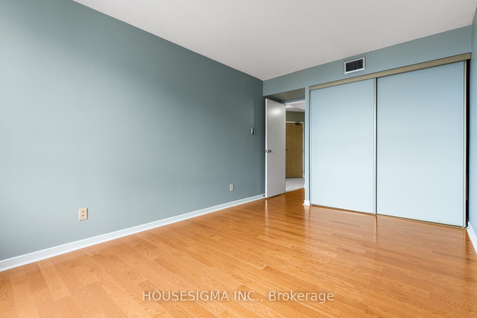 1300 Bloor Street, Unit 2010 - Photo 26