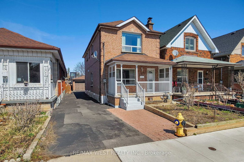190 Belgravia Ave, Toronto, M6E 2M7 | Image 3