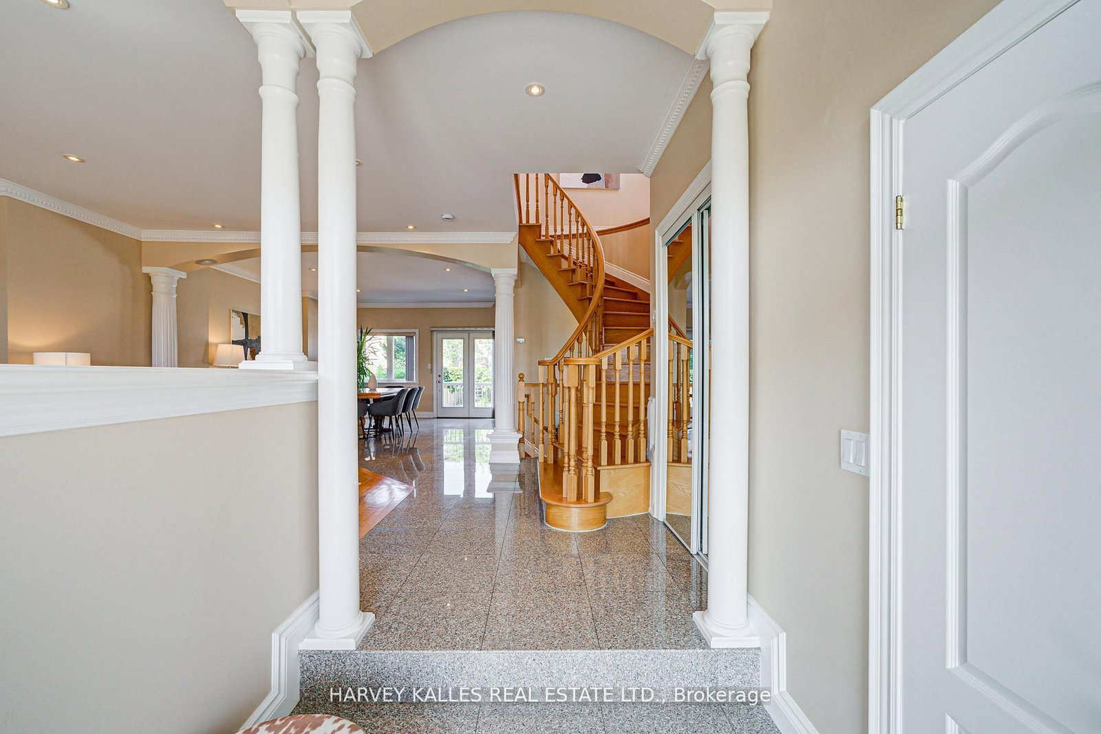 1006 Briar Hill Avenue - Photo 4