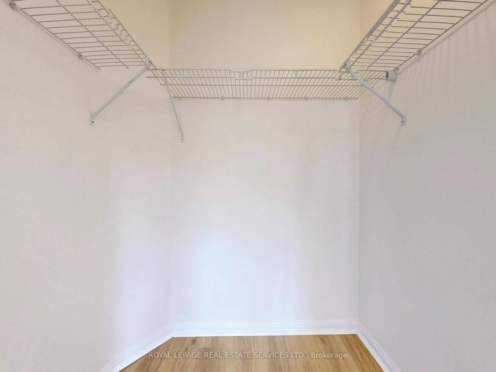 Townhouse for sale at 918 Nadalin Heights, Milton, Ontario, L9T 8R1 - Willmott - MLS: W12994648