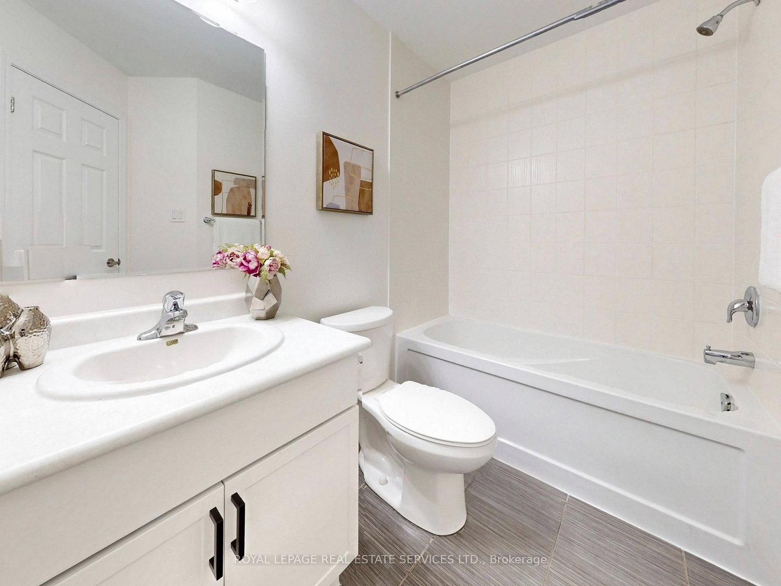 Townhouse for sale at 918 Nadalin Heights, Milton, Ontario, L9T 8R1 - Willmott - MLS: W12994648