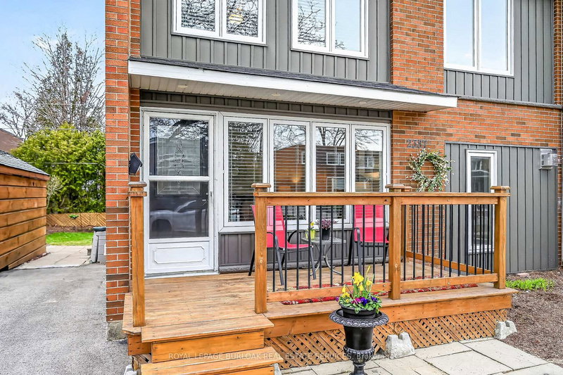 2387 Maryvale Crt, Burlington, L7P 2P1 | Image 2