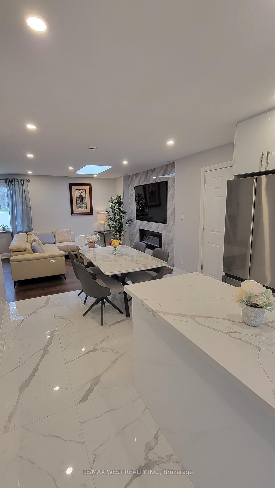 1087 Albertson Crescent, Unit Main Floor - Photo 11