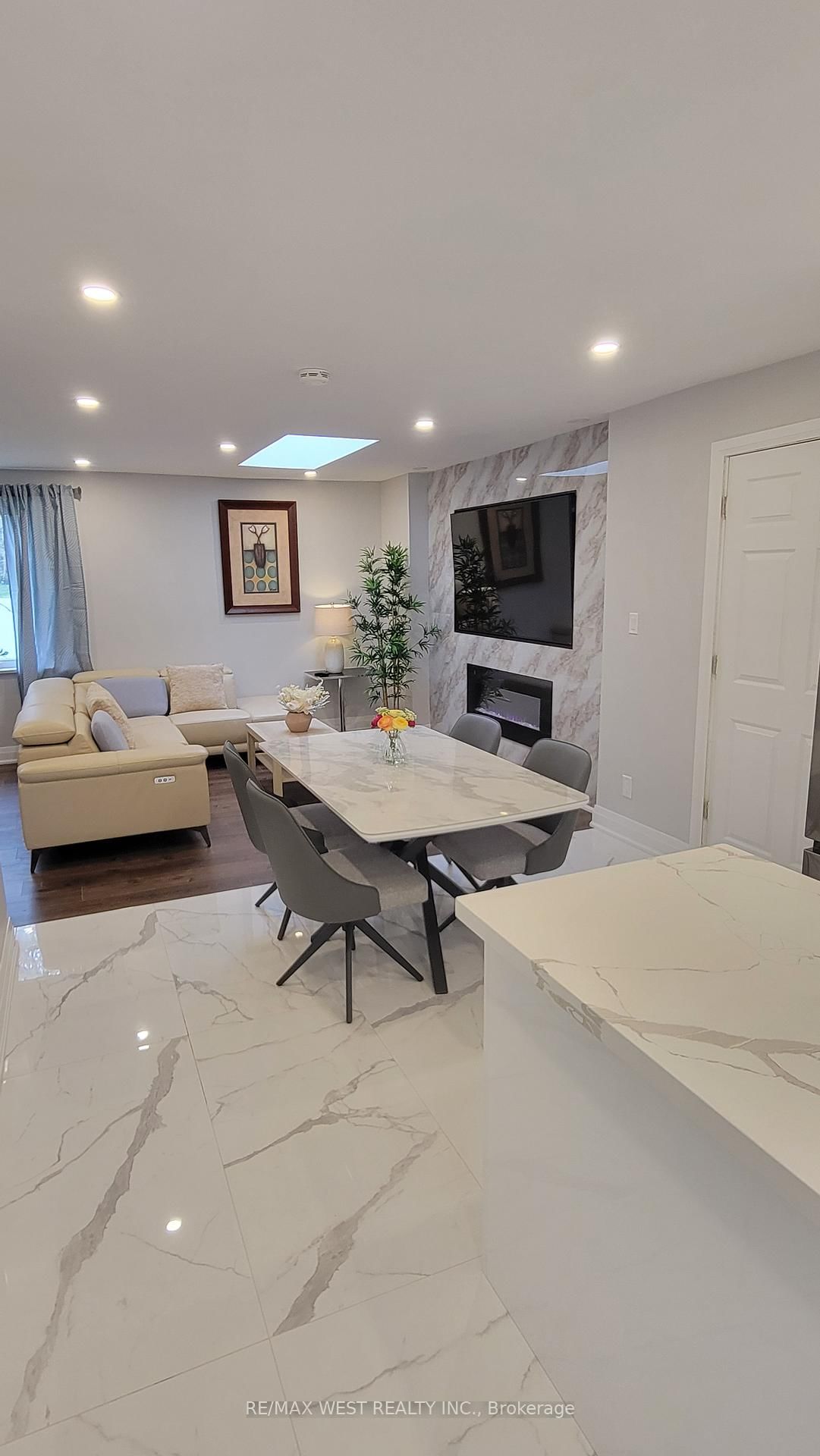 1087 Albertson Crescent, Unit Main Floor - Photo 12