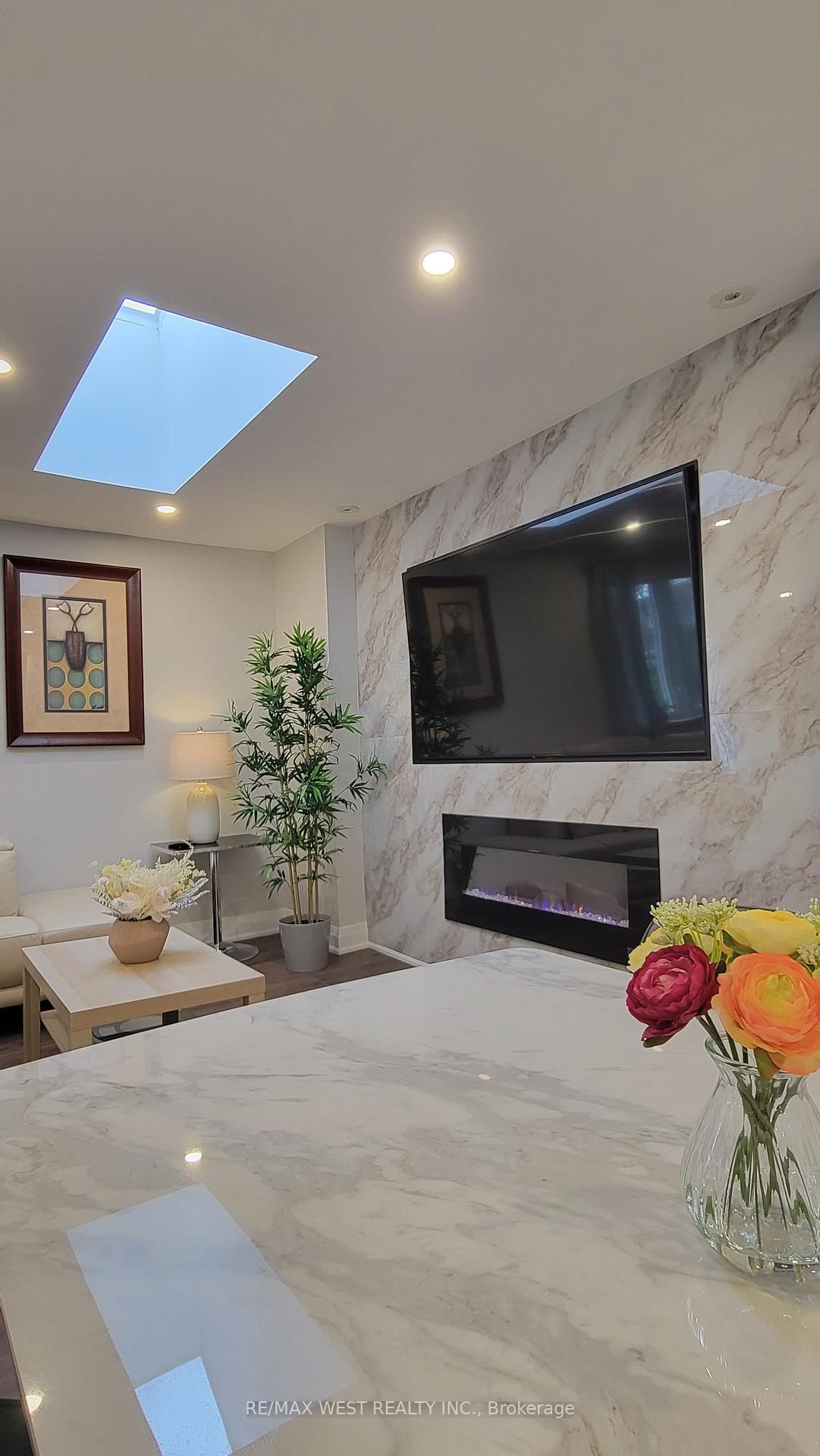 1087 Albertson Crescent, Unit Main Floor - Photo 14