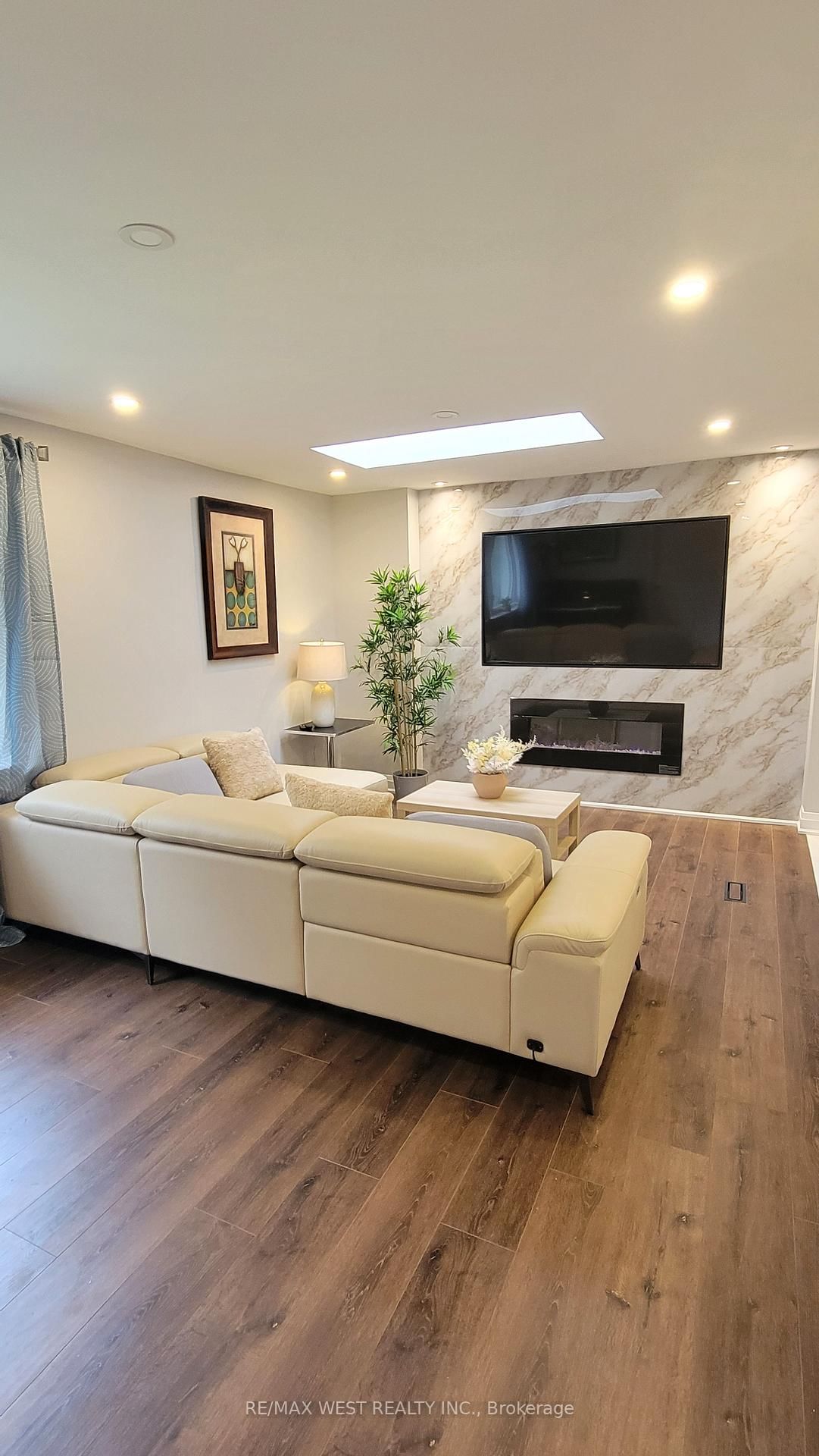 1087 Albertson Crescent, Unit Main Floor - Photo 15