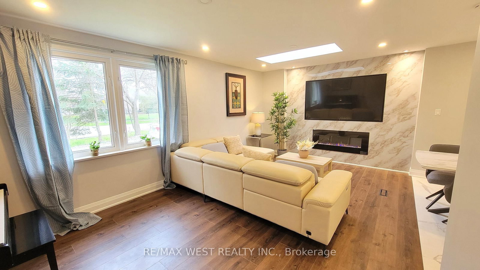 1087 Albertson Crescent, Unit Main Floor - Photo 16