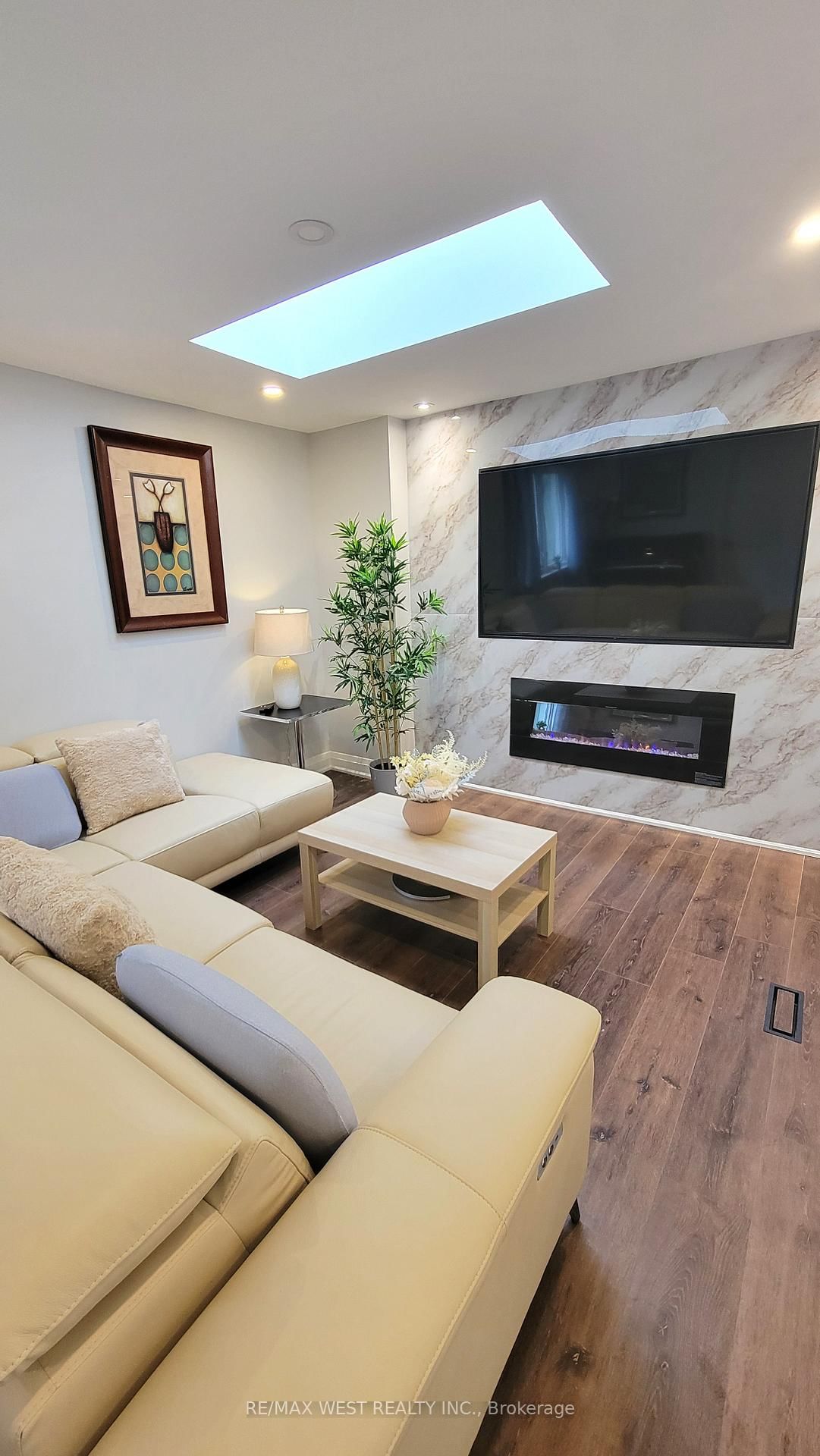 1087 Albertson Crescent, Unit Main Floor - Photo 17