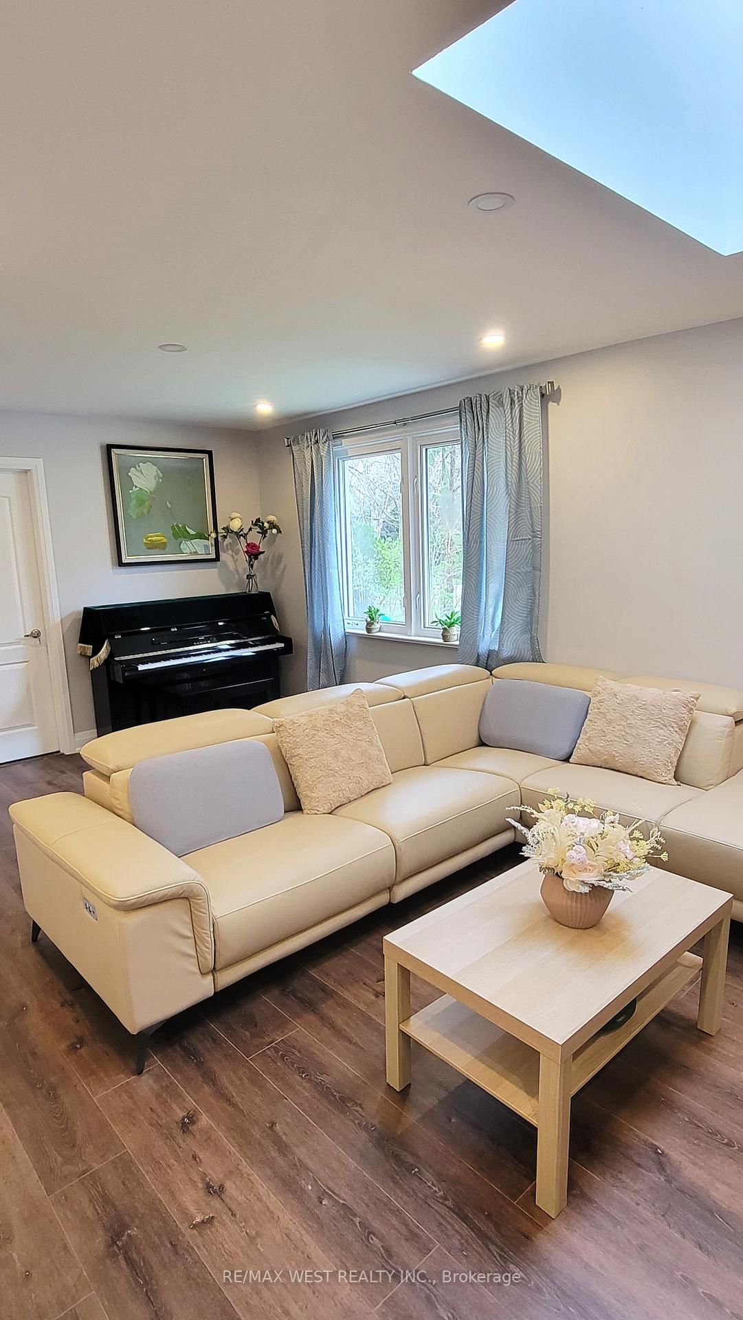 1087 Albertson Crescent, Unit Main Floor - Photo 18