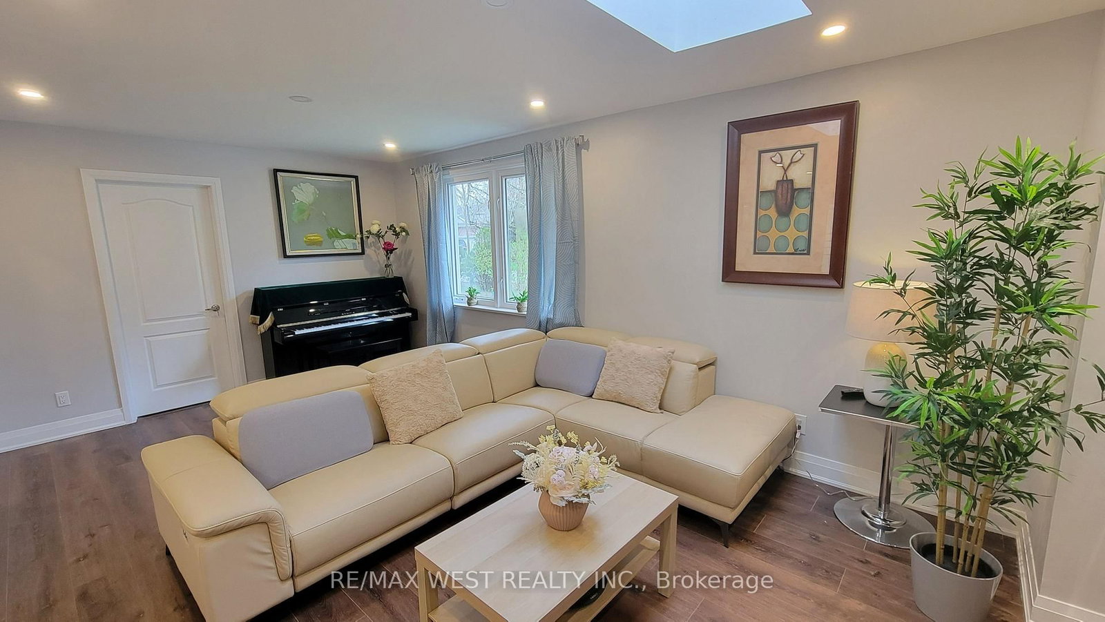 1087 Albertson Crescent, Unit Main Floor - Photo 20