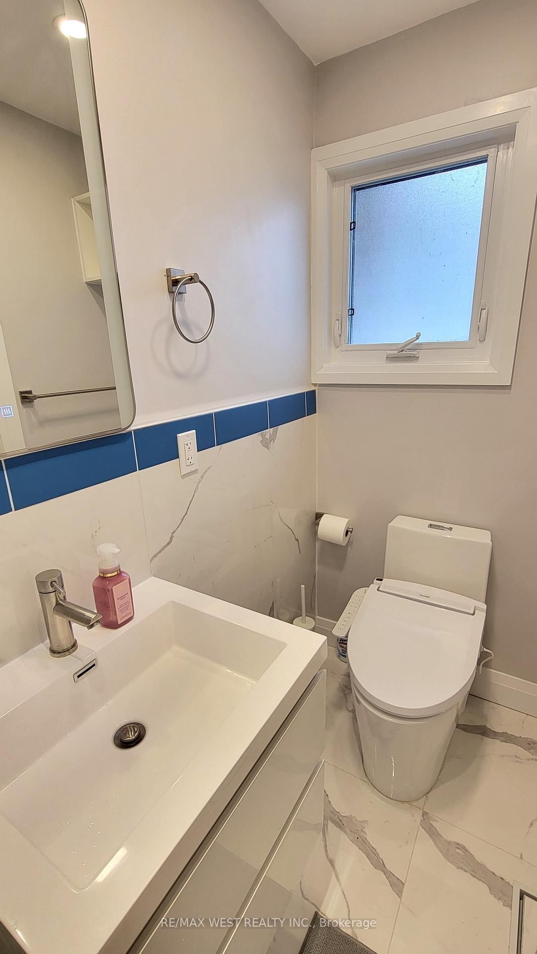 1087 Albertson Crescent, Unit Main Floor - Photo 26