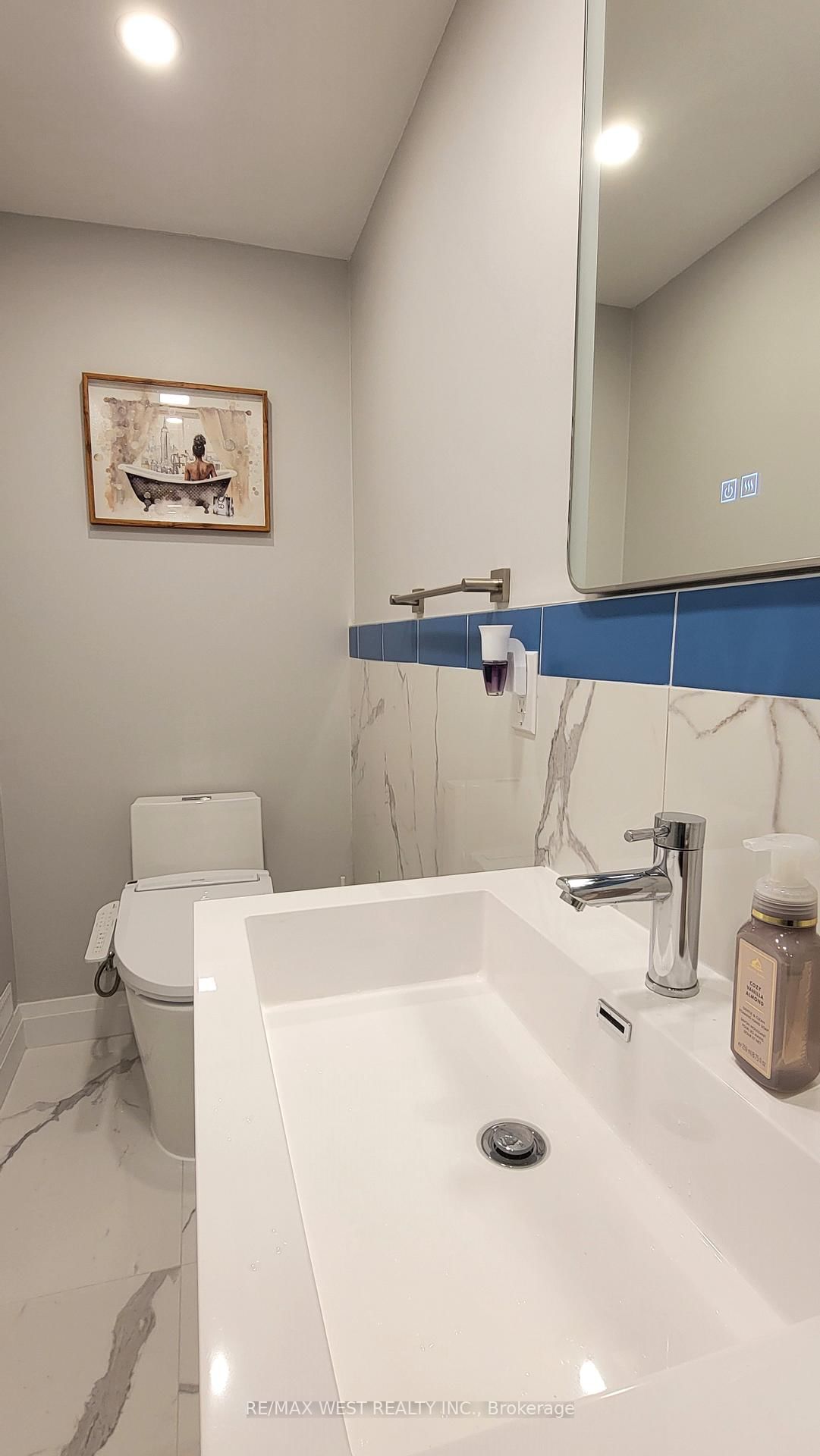 1087 Albertson Crescent, Unit Main Floor - Photo 32