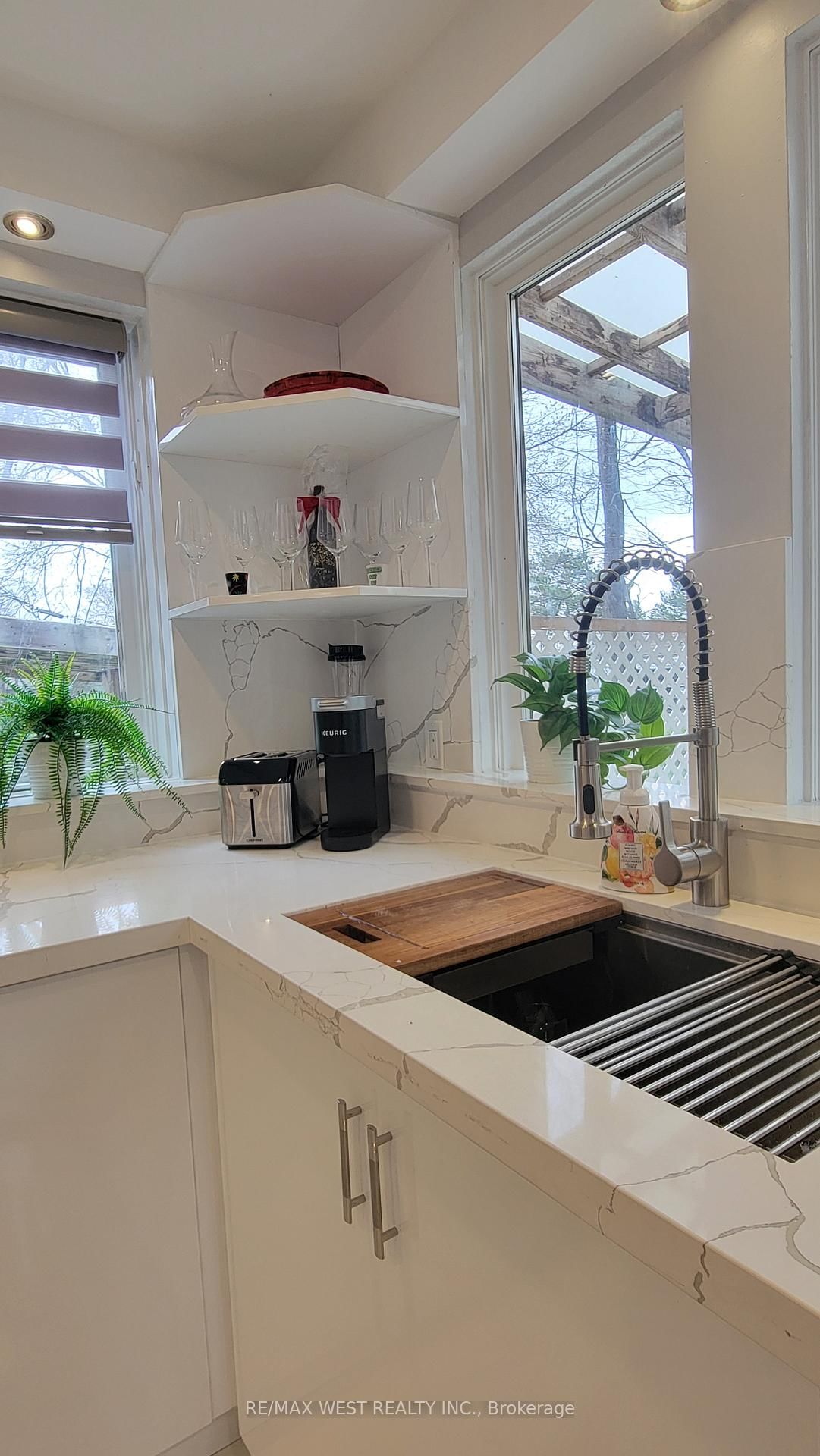 1087 Albertson Crescent, Unit Main Floor - Photo 6