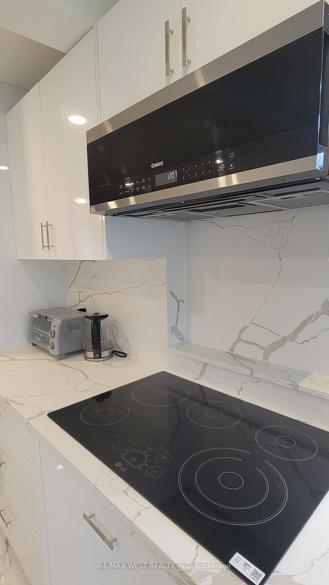 1087 Albertson Crescent, Unit Main Floor - Photo 8