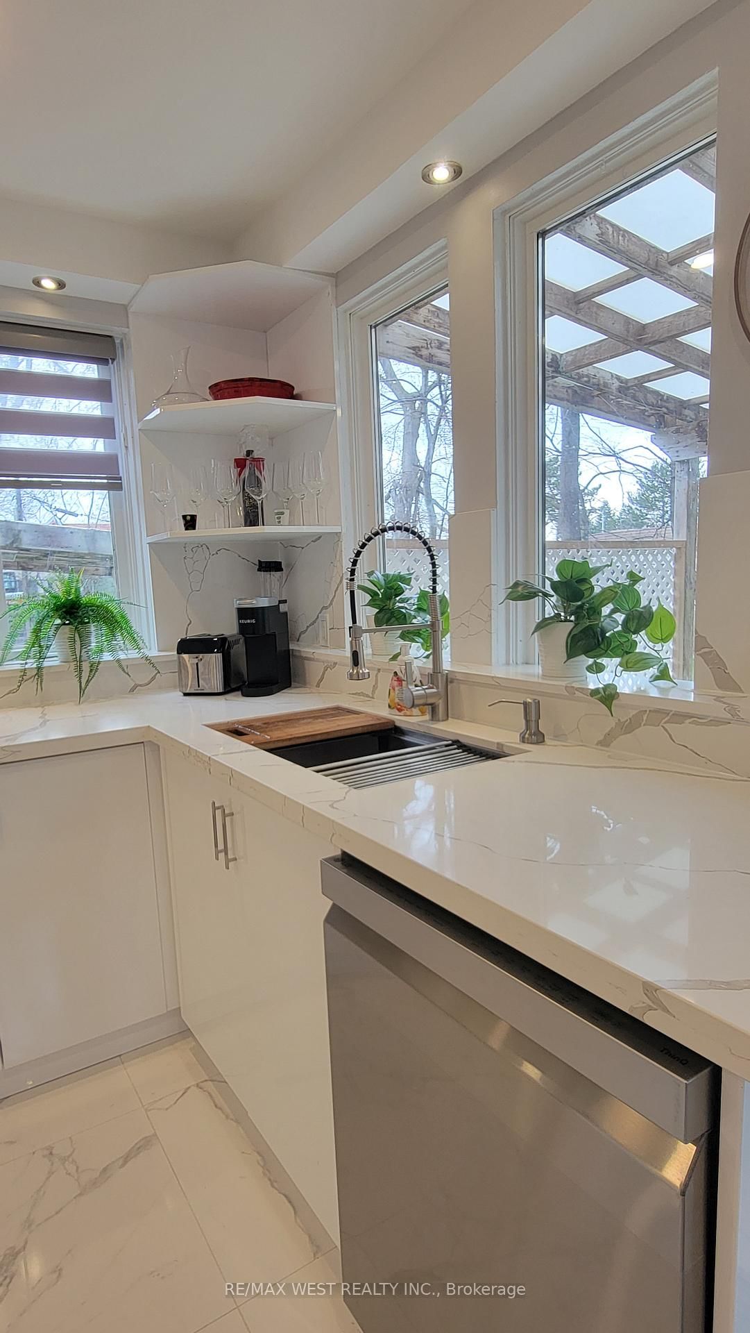 1087 Albertson Crescent, Unit Main Floor - Photo 9