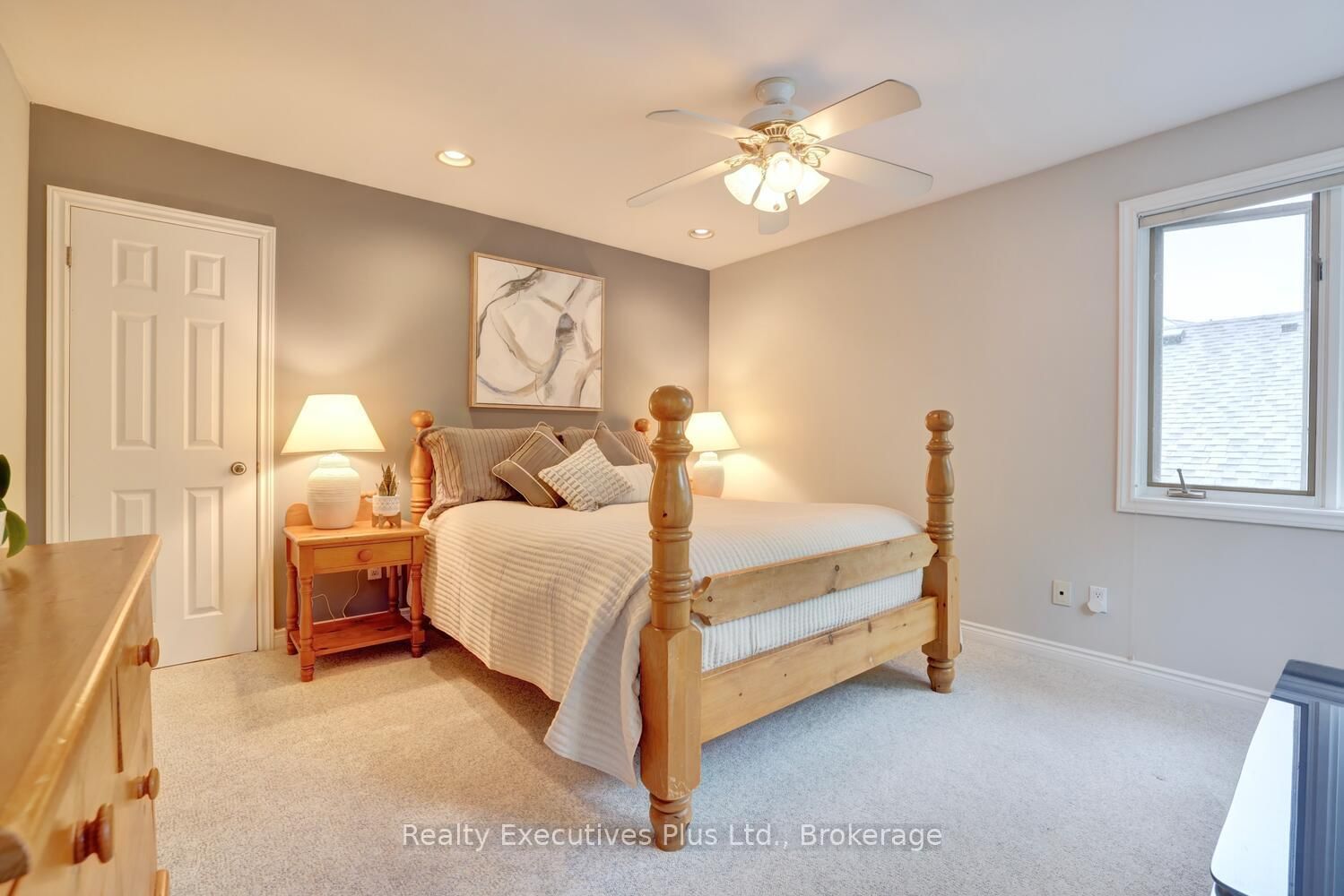 Detached House for sale at 322 Pine Avenue, Oakville, Ontario, L6J 2J9 - Old Oakville - MLS: W12994980