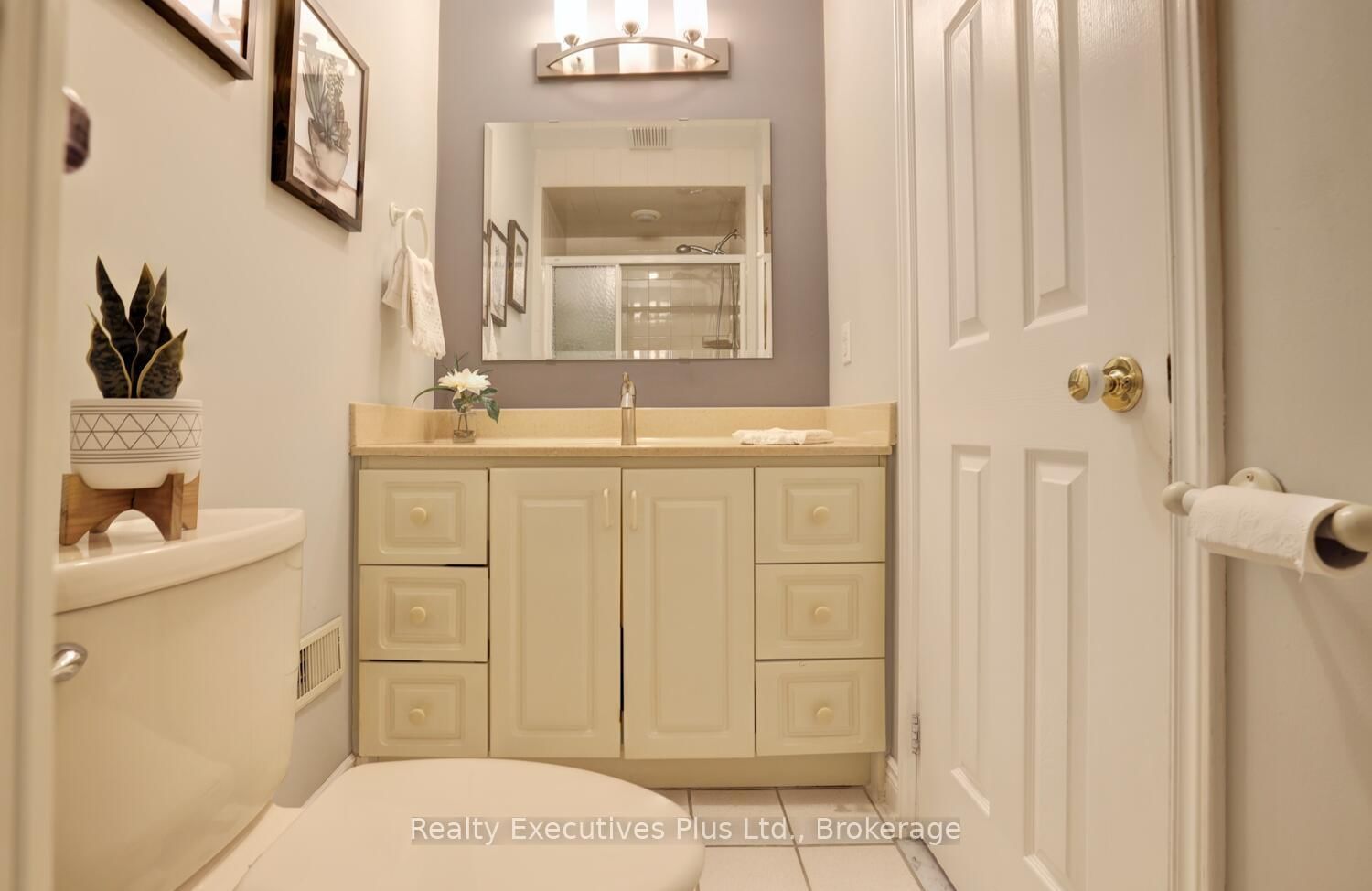 Detached House for sale at 322 Pine Avenue, Oakville, Ontario, L6J 2J9 - Old Oakville - MLS: W12994980