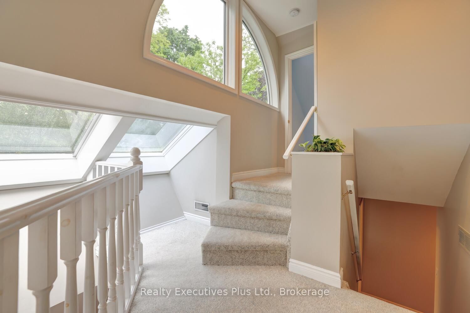 Detached House for sale at 322 Pine Avenue, Oakville, Ontario, L6J 2J9 - Old Oakville - MLS: W12994980