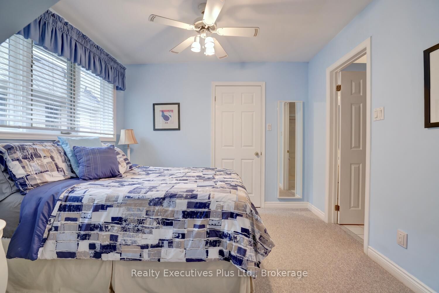 Detached House for sale at 322 Pine Avenue, Oakville, Ontario, L6J 2J9 - Old Oakville - MLS: W12994980