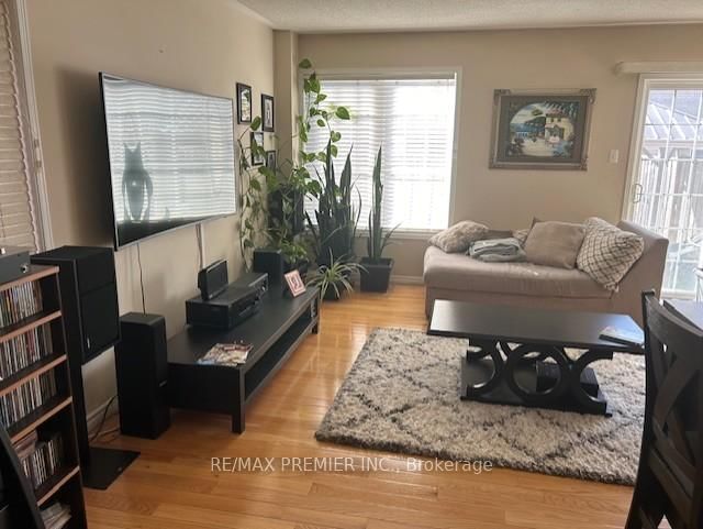 Main Fl - 111 Crystalview Crescent