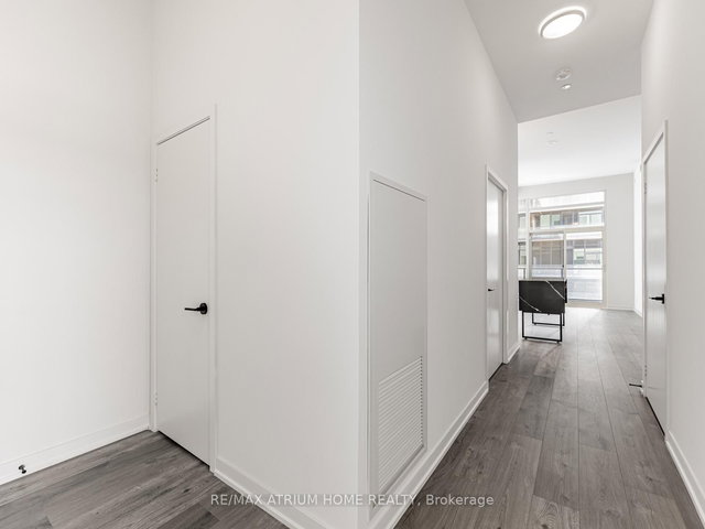 706 - 285 Dufferin Street