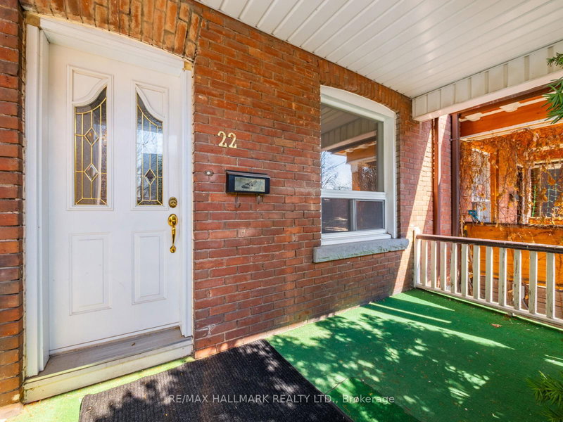 22 Kenneth Ave, Toronto, M6P 1H9 | Image 2