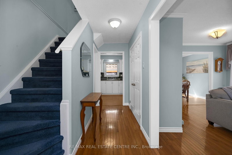 466 Vanier Dr, Milton, L9T 4T4 | Image 2