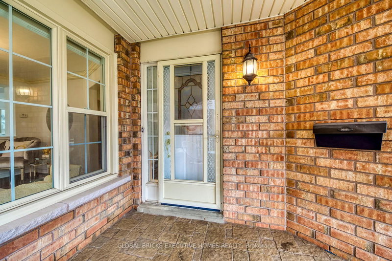 5690 Wells Pl, Mississauga, L5M 5T6 | Image 3