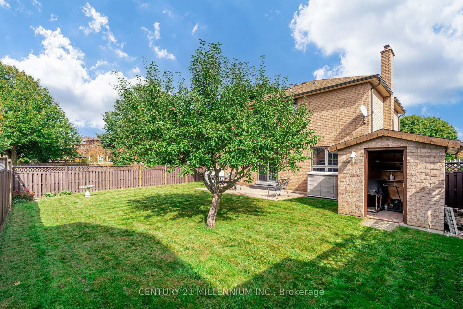 Detached House for sale at 10 Phelps Drive, Brampton, Ontario, L6X 3V5 - Northwood Park - MLS: W12995372