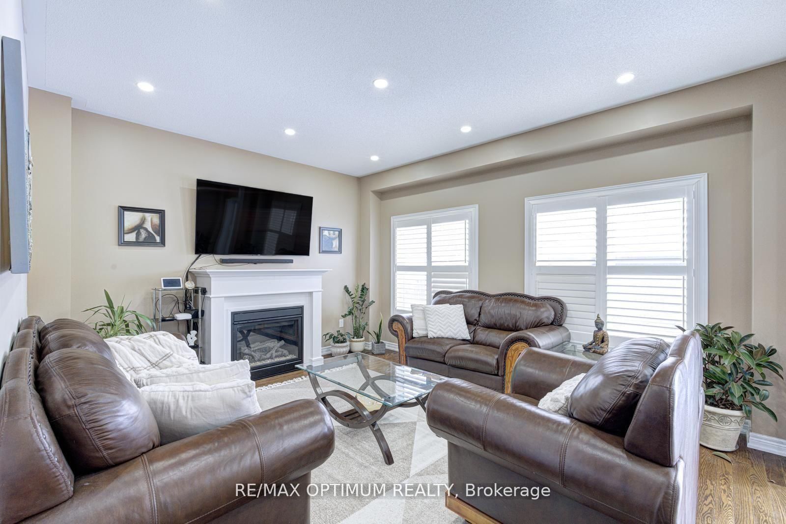 Detached House for sale at 9 Ballyhaise Crescent, Brampton, Ontario, L6X 0Y2 - Credit Valley - MLS: W12995634